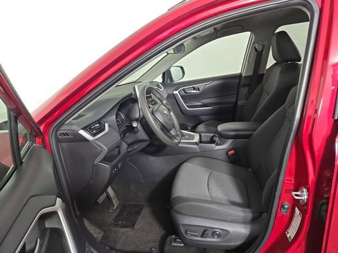 Used 2025 Toyota RAV4 XLE image 12