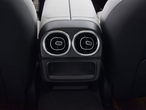 Used 2026 Mercedes-Benz C 300 4MATIC Sedan image 24