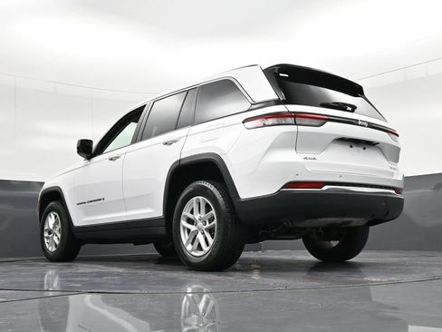 Used 2023 Jeep Grand Cherokee Laredo AWD/4WD image 33