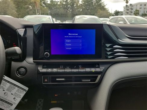 Used 2025 Toyota Camry SE image 19