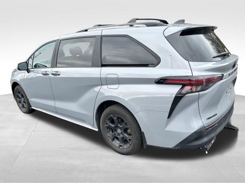 Used 2025 Toyota Sienna XLE Woodland Edition AWD/4WD image 3