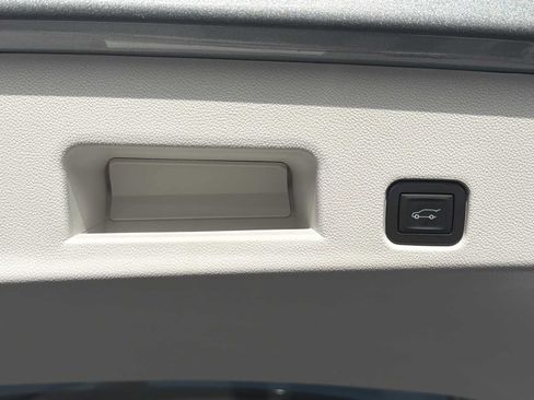 Used 2025 GMC Acadia Denali w/ Super Cruise Package FWD image 28