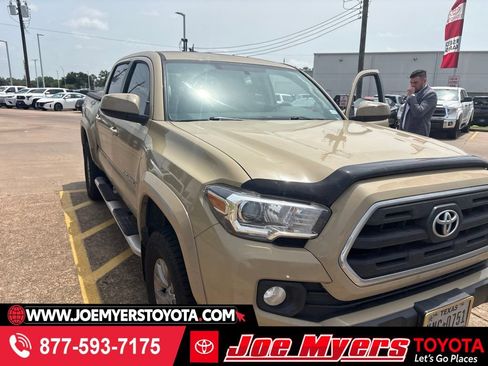 Used 2017 Toyota Tacoma SR5 w/ Tow Package AWD/4WD image 1