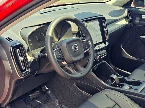 Used 2024 Volvo XC40 B5 Core AWD/4WD image 15