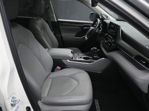 Used 2021 Toyota Highlander Limited image 40