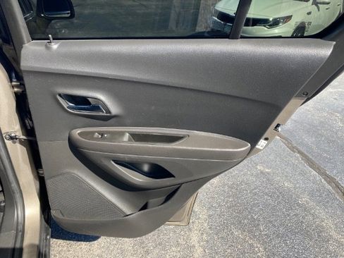 Used 2020 Chevrolet Trax LT image 15