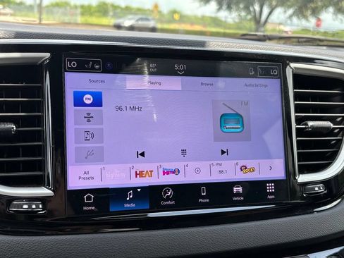 Used 2025 Chrysler Pacifica Select FWD image 9