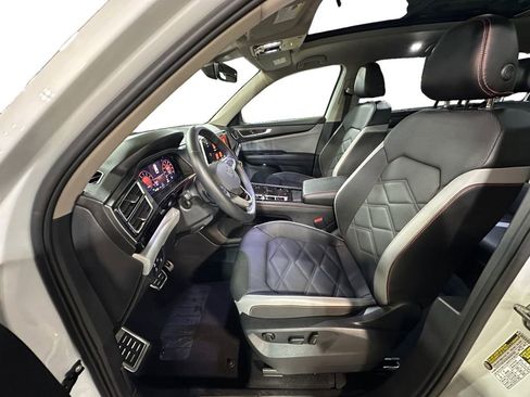 Used 2025 Volkswagen Atlas Peak Edition SE image 9