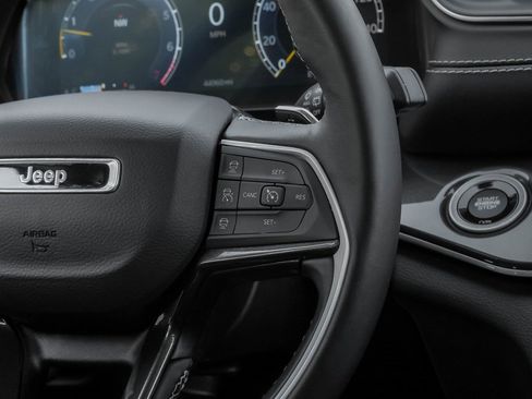 Used 2022 Jeep Grand Cherokee Laredo w/ Luxury Tech Group I image 22