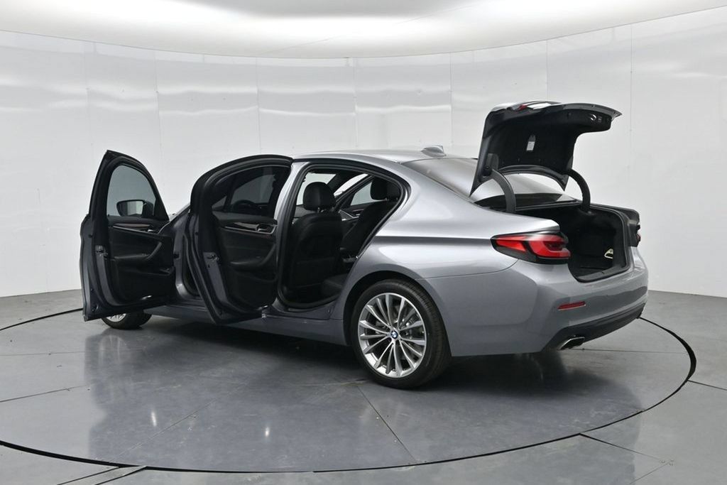 Used 2023 BMW 540i w/ Convenience Package RWD image 40