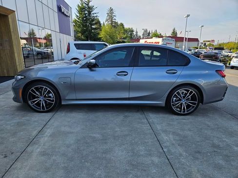 Used 2023 BMW 330e xDrive w/ M Sport Package AWD/4WD image 8