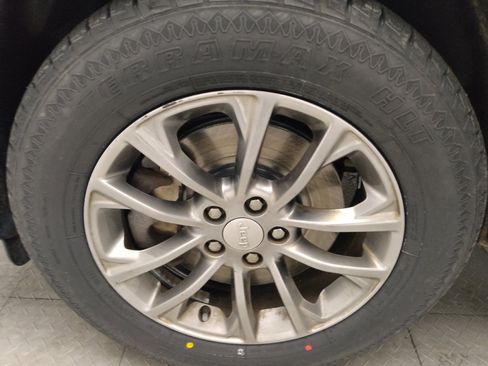 Used 2020 Jeep Cherokee Latitude Plus w/ Cold Weather Group image 31