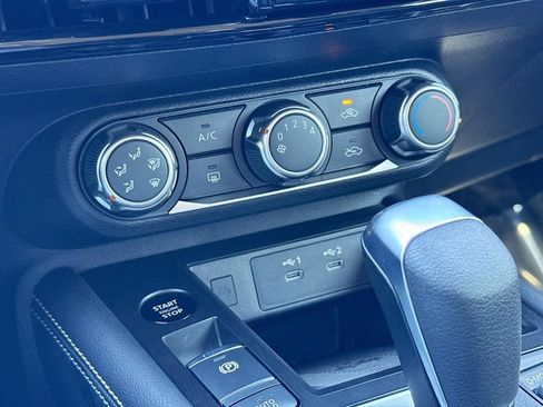 Used 2025 Nissan Kicks SV image 31