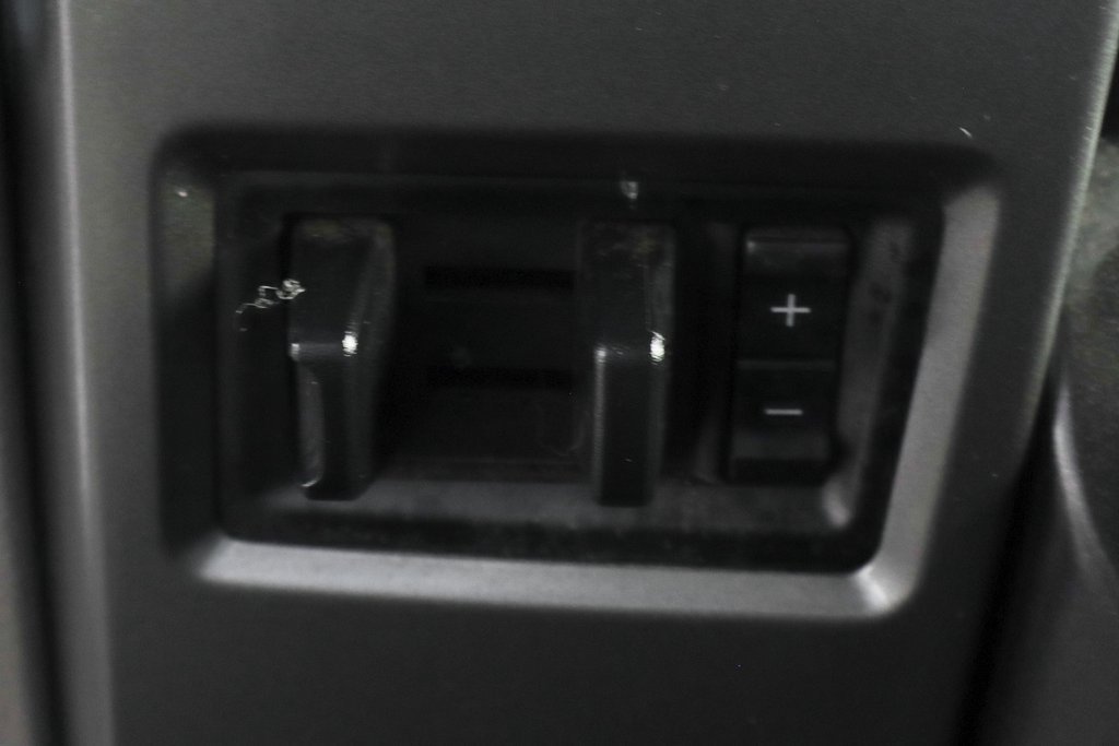 Used 2017 Ford F550 2WD Regular Cab Super Duty image 39