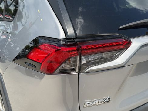 Used 2019 Toyota RAV4 LE FWD image 28