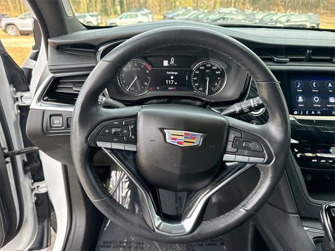 Used 2024 Cadillac XT6 Premium Luxury image 16