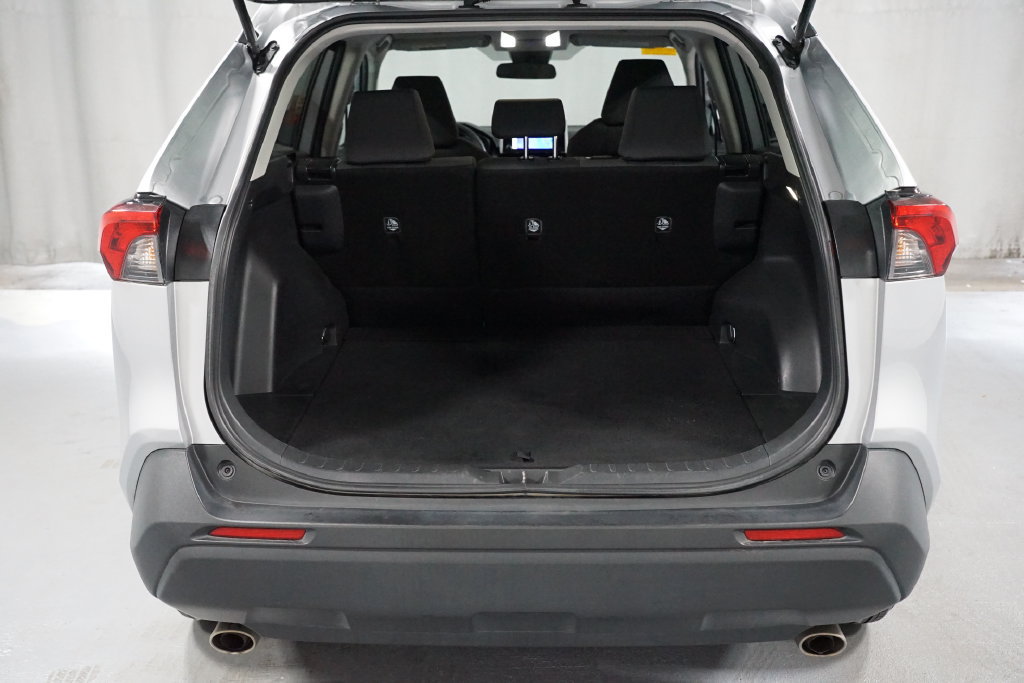 Certified 2025 Toyota RAV4 XLE FWD image 34