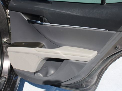Certified 2022 Toyota Camry LE FWD image 17