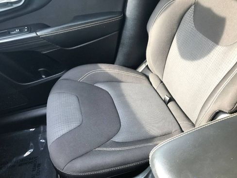 Used 2015 Jeep Cherokee Latitude FWD image 58