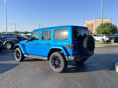 Used 2021 Jeep Wrangler Unlimited Sahara w/ Cold Weather Group AWD/4WD image 10