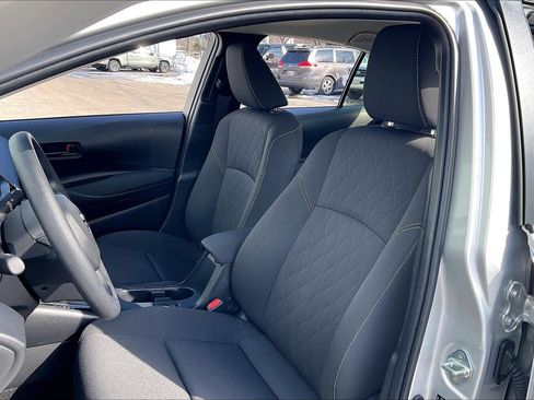 Used 2025 Toyota Corolla LE image 29