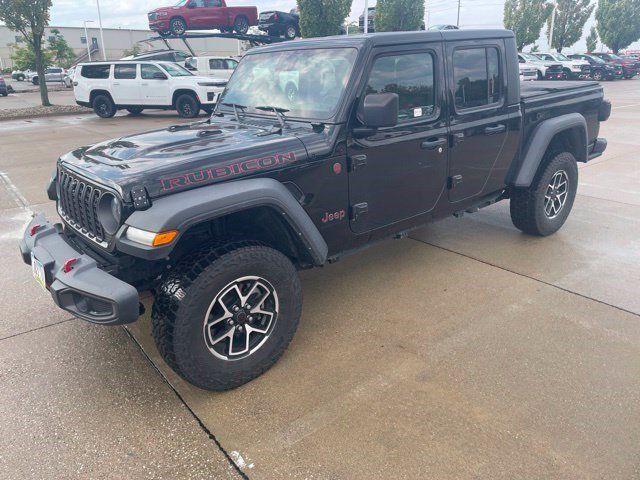 Used 2024 Jeep Gladiator Rubicon w/ Technology Group AWD/4WD image 2