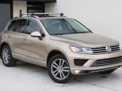 Used 2016 Volkswagen Touareg TDI image 4