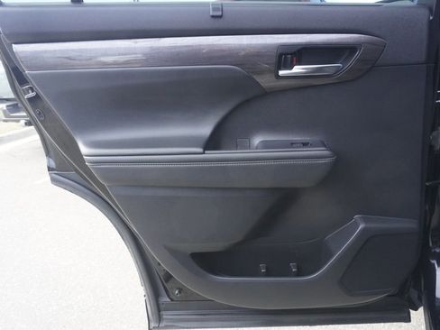 Used 2022 Toyota Highlander Platinum image 28