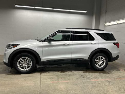 New 2026 Ford Explorer Active image 2
