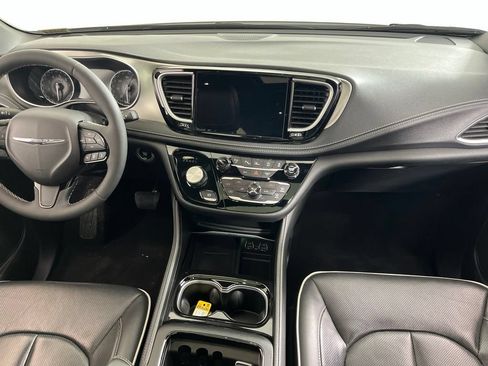 Used 2024 Chrysler Pacifica Limited w/ S Appearance Package FWD image 20