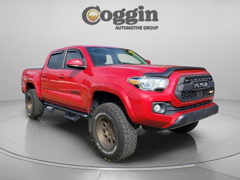 Used 2021 Toyota Tacoma SR5 RWD image 4