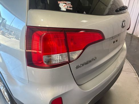 Used 2015 Kia Sorento LX AWD/4WD image 12