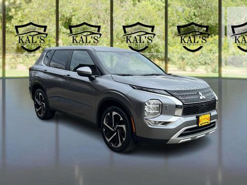 Used 2024 Mitsubishi Outlander SE AWD/4WD image 3