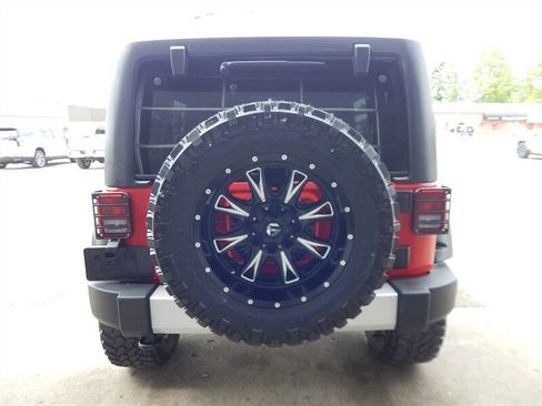 Used 2014 Jeep Wrangler Unlimited Sahara AWD/4WD image 9