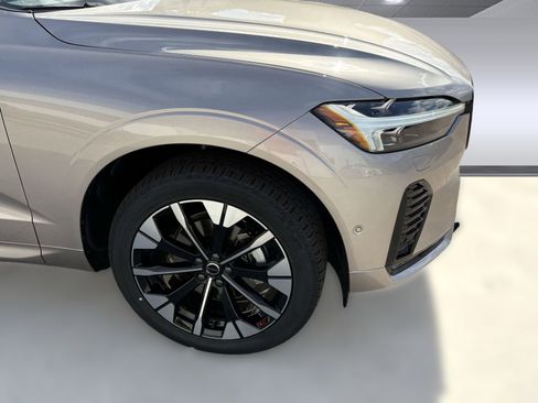 Used 2026 Volvo XC60 B5 Plus w/ Climate Package image 11