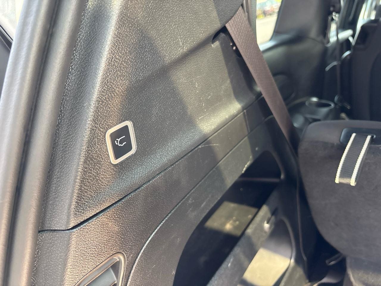 Used 2023 Chrysler Pacifica Touring FWD image 33