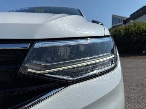Certified 2023 Volkswagen Tiguan SE R-Line FWD image 10