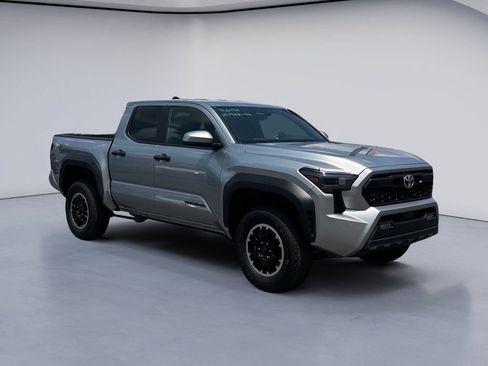 Used 2025 Toyota Tacoma TRD Off-Road AWD/4WD image 7