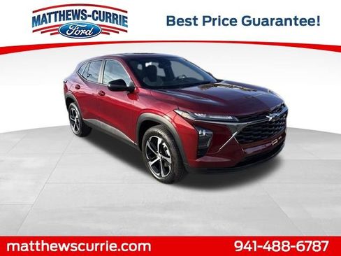 Used 2025 Chevrolet Trax RS w/ Sunroof Package image 1