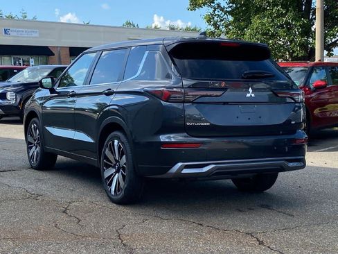 New 2025 Mitsubishi Outlander SE image 3