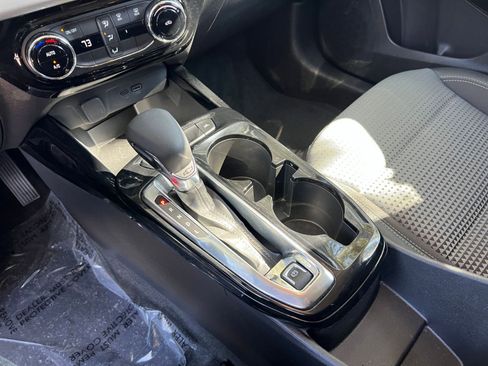 Used 2025 Chevrolet Trax LT image 35