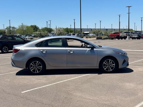 Used 2024 Kia Forte LXS FWD image 6