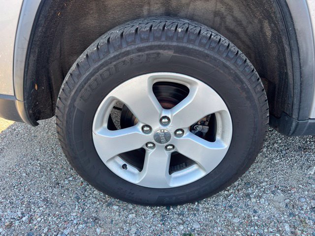Used 2012 Jeep Grand Cherokee Laredo AWD/4WD image 8