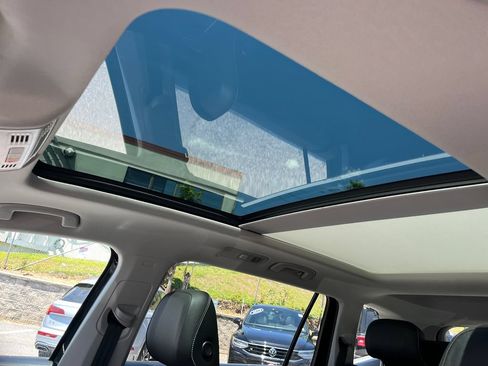 Used 2023 Volkswagen Tiguan SE w/ Panoramic Sunroof Package AWD/4WD image 20