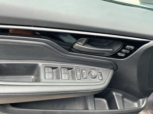 Used 2025 Honda Odyssey Touring image 18