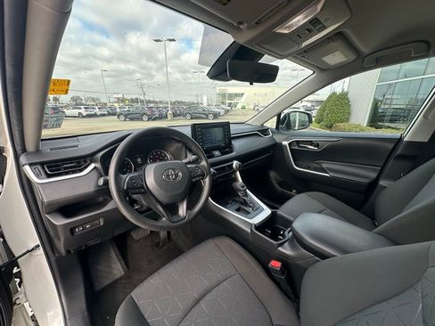 Used 2022 Toyota RAV4 XLE image 39