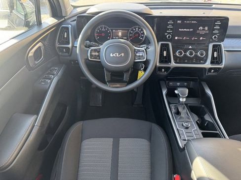 Used 2023 Kia Sorento LX image 16