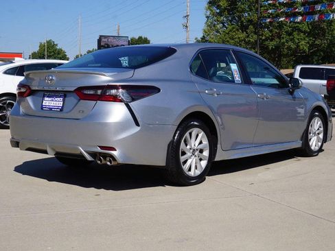 Used 2022 Toyota Camry SE image 3