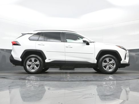 Used 2024 Toyota RAV4 LE AWD/4WD image 31