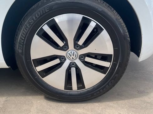 Used 2016 Volkswagen e-Golf SE FWD image 24